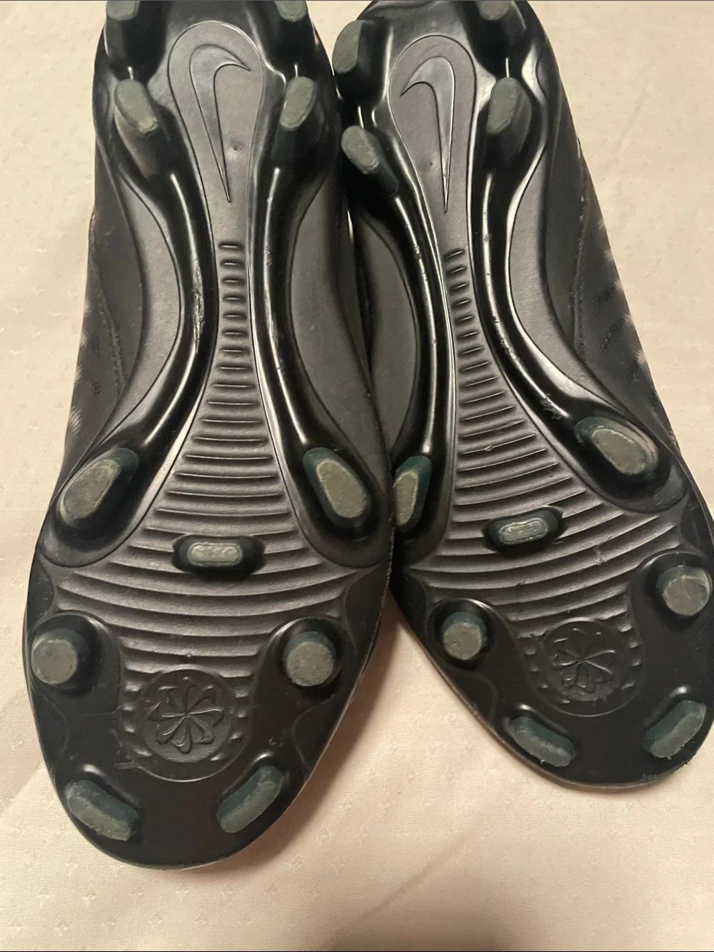 Nike Girls Black Athletic Lace-Up Soccer Shoes